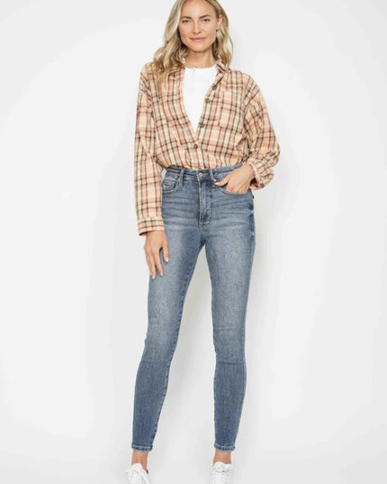 Judy Blue Full Size Tummy Control Contrast Wash Skinny Jeans - Trendsi