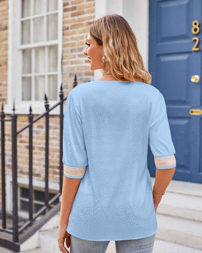 Printed Contrast V - Neck Tee - Trendsi