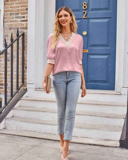 Printed Contrast V - Neck Tee - Trendsi