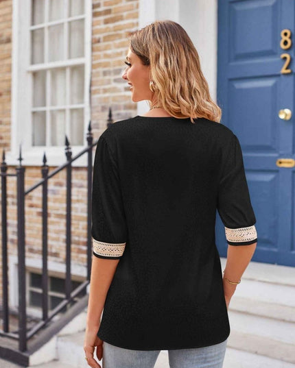 Printed Contrast V - Neck Tee - Trendsi