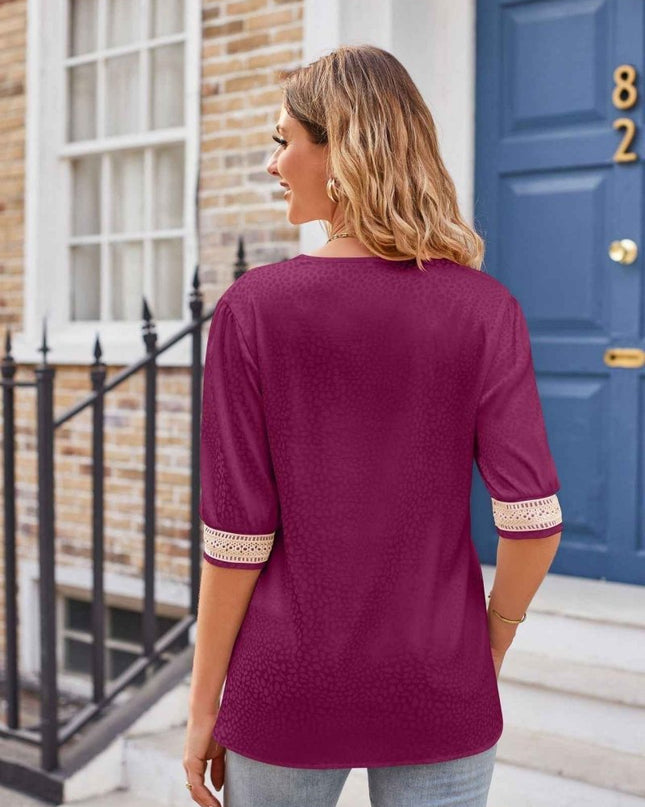 Printed Contrast V - Neck Tee - Trendsi